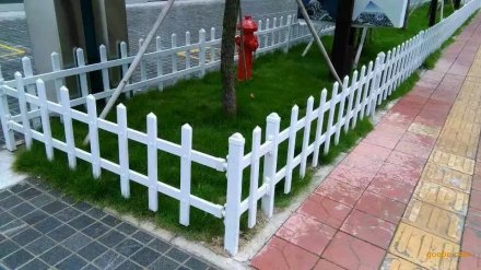 淺談PVC護(hù)欄帶給我們哪些好處有哪些？